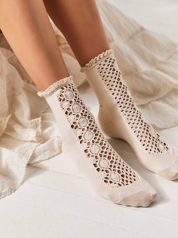 Rubies Crochet Socks in Cream