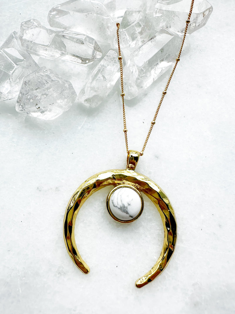 Howlite Hammered Kera Sata Necklace